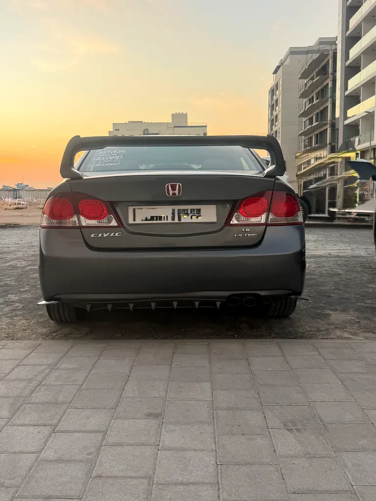Honda Civic 1.8 i-VTEC 2011 GCC Specs - Reliable  Well Maintained - Image 4