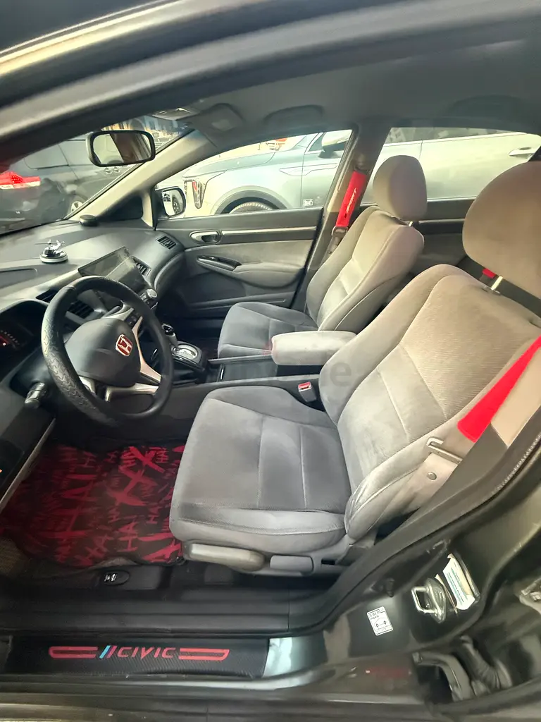 Honda Civic 1.8 i-VTEC 2011 GCC Specs - Reliable  Well Maintained - Image 6