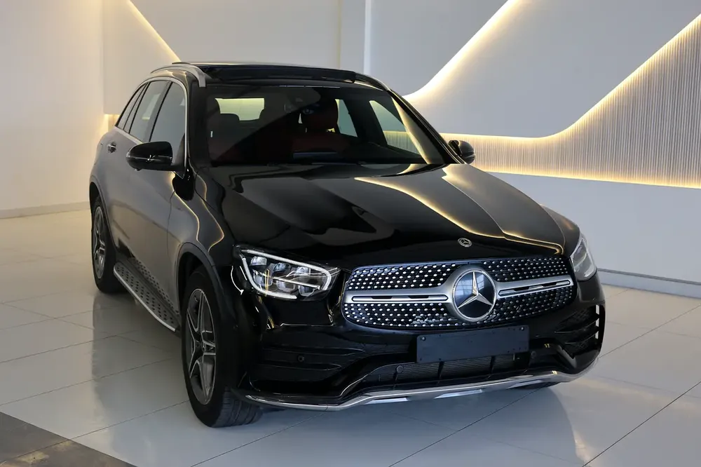 GLC200 AMG - GCC SPECS - UNDER WARRANTY UNTIL  MAY 2026 - FULL SERVICE HISTORY FROM - ACCIDENT FREE - Image 4