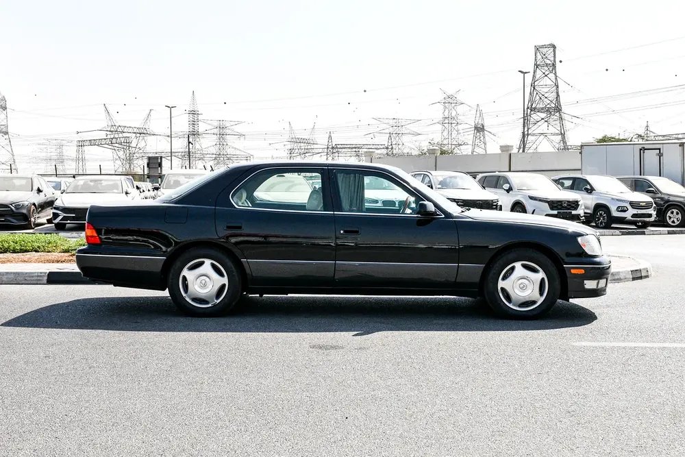 1998 - LEXUS LS400 - SUPER CLEAN  - ONLY 89,000 KM - Image 4