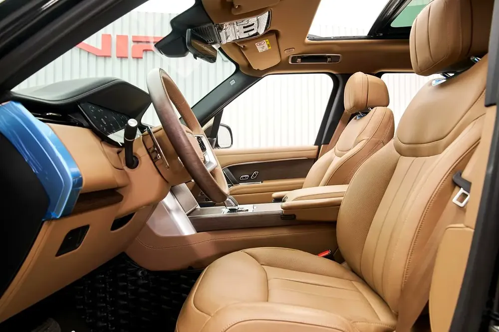 RANGE ROVER VOGUE V8 HSE, 2024, GCC, DEALER WARRANTY AND SERVICE CONTRACT, IMMACULATE CONDITION - Image 10