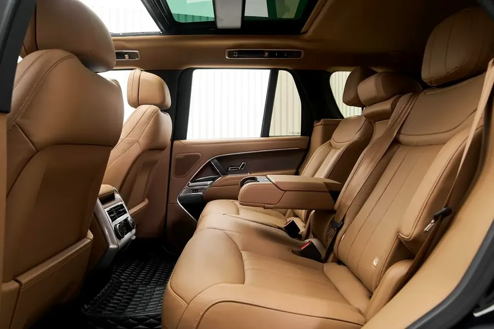 RANGE ROVER VOGUE V8 HSE, 2024, GCC, DEALER WARRANTY AND SERVICE CONTRACT, IMMACULATE CONDITION - Image 12