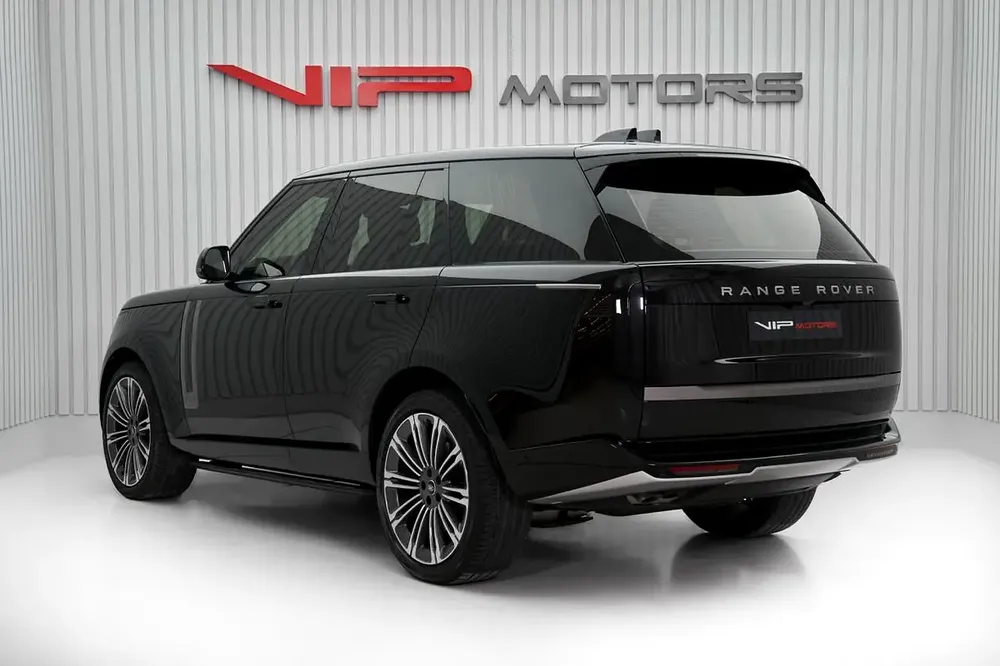 RANGE ROVER VOGUE V8 HSE, 2024, GCC, DEALER WARRANTY AND SERVICE CONTRACT, IMMACULATE CONDITION - Image 6