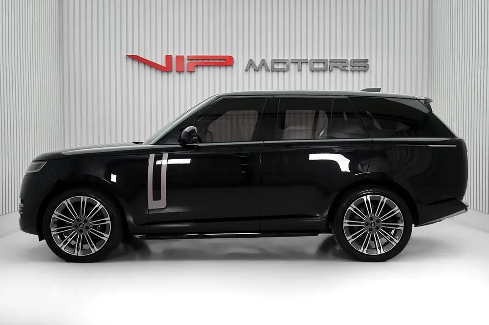 RANGE ROVER VOGUE V8 HSE, 2024, GCC, DEALER WARRANTY AND SERVICE CONTRACT, IMMACULATE CONDITION - Image 7