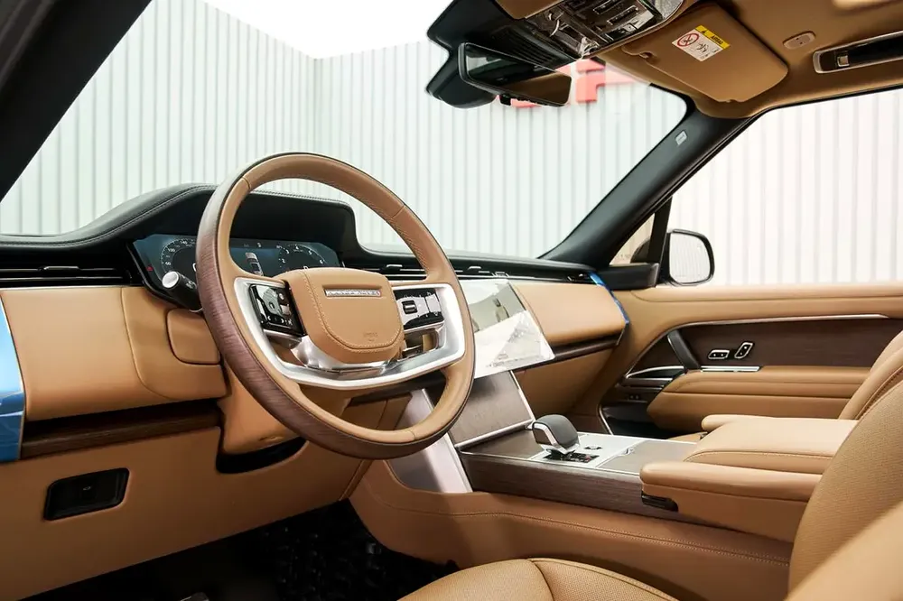 RANGE ROVER VOGUE V8 HSE, 2024, GCC, DEALER WARRANTY AND SERVICE CONTRACT, IMMACULATE CONDITION - Image 9