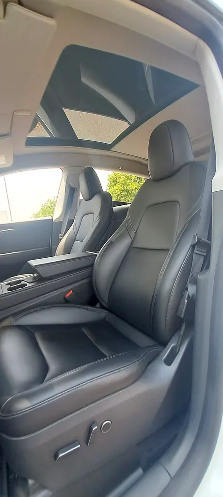 MODEL Y 2024 LONG RANGE 52000 KM DUAL MOTOR FULL OPTION + GCC ORGINAL PAINT 100% + EXTRA OPTION - Image 10