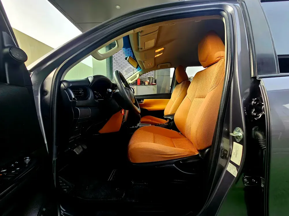 FORTUNER / V4 2.7L 4WD/ LOW MILEAGE/ EXCELLENT CONDITION - Image 11