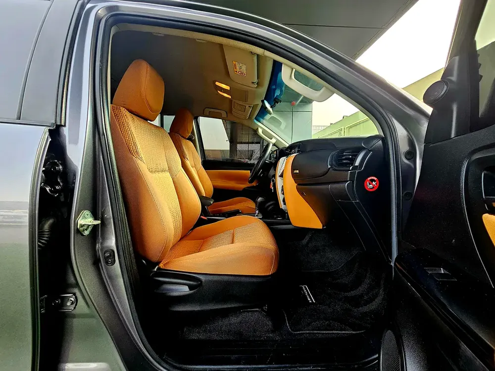 FORTUNER / V4 2.7L 4WD/ LOW MILEAGE/ EXCELLENT CONDITION - Image 12