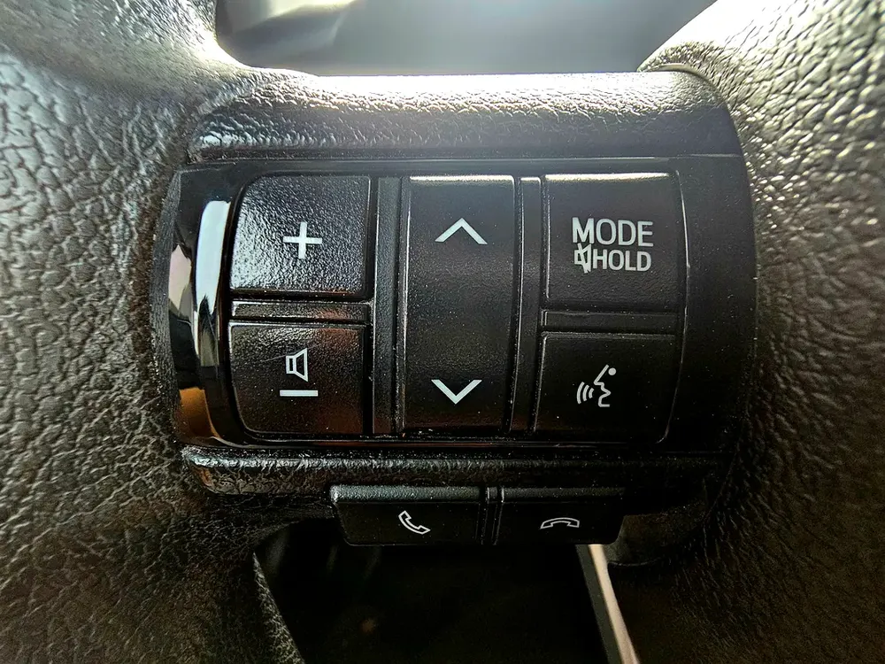 FORTUNER / V4 2.7L 4WD/ LOW MILEAGE/ EXCELLENT CONDITION - Image 17