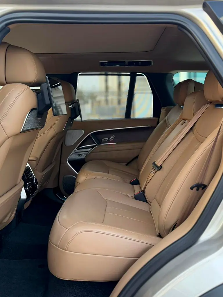 Land Rover Range Rover Autobiography 2023 - GCC Specs - Image 7