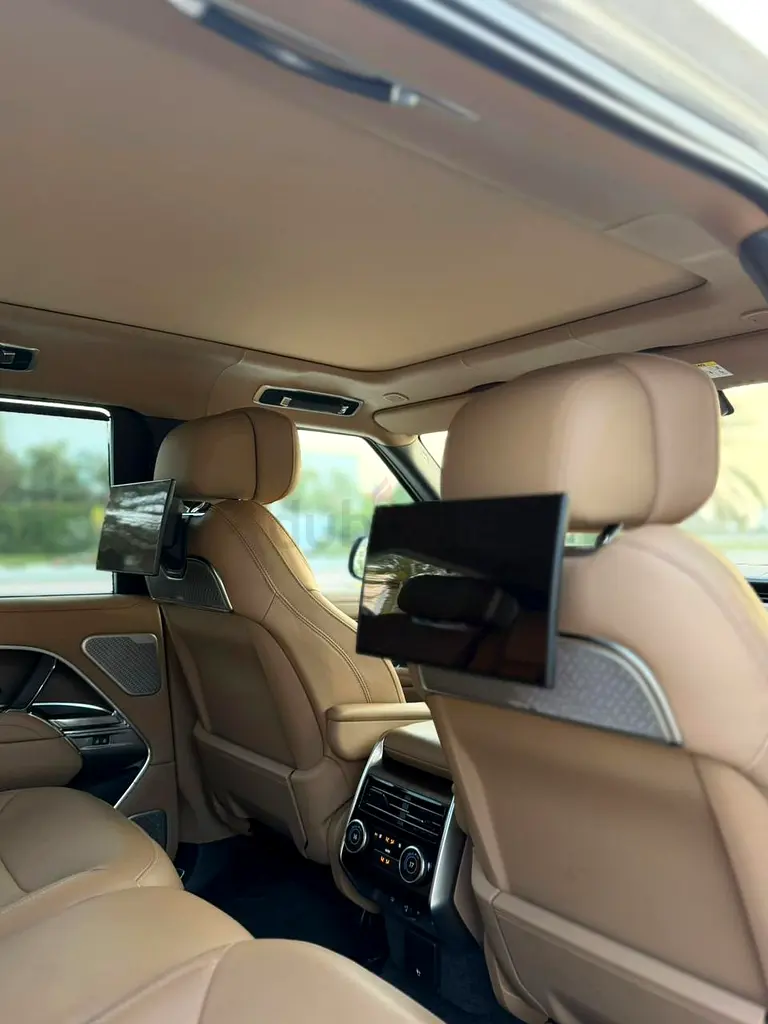 Land Rover Range Rover Autobiography 2023 - GCC Specs - Image 9