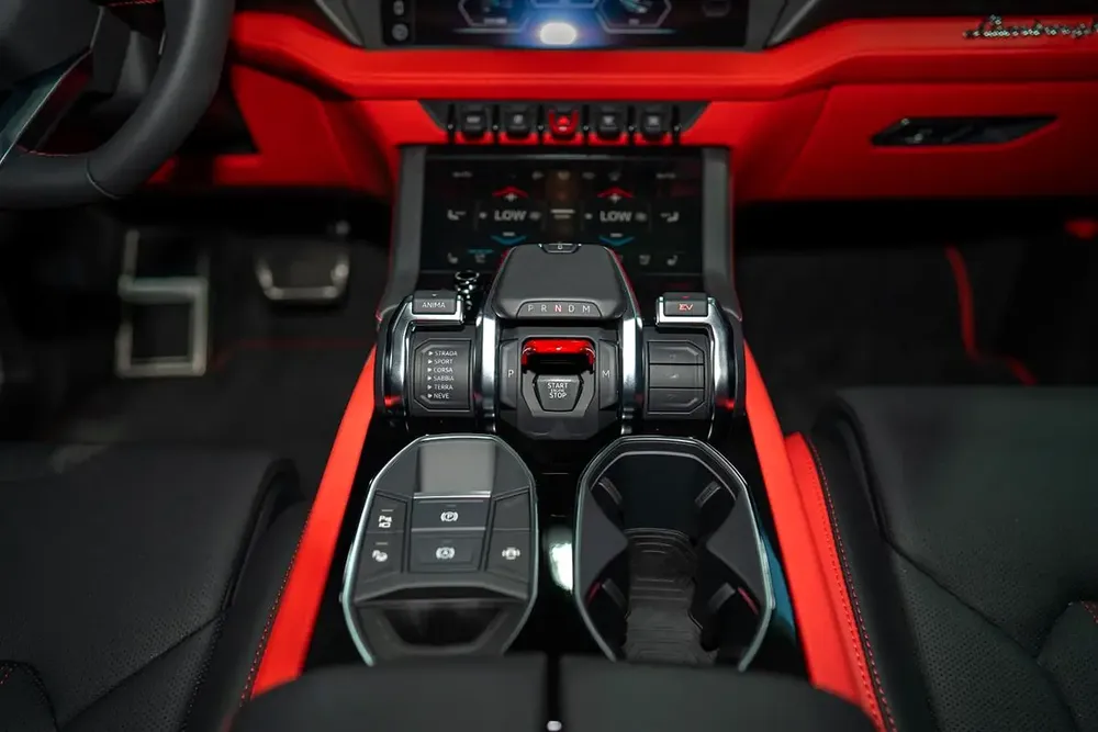 2025 URUS SE HYBRID | STYLE PACKAGE | NEW REAR DIFFUSER  AERO LIP | FULL OPTIONS | JAPANESE SPE - Image 12