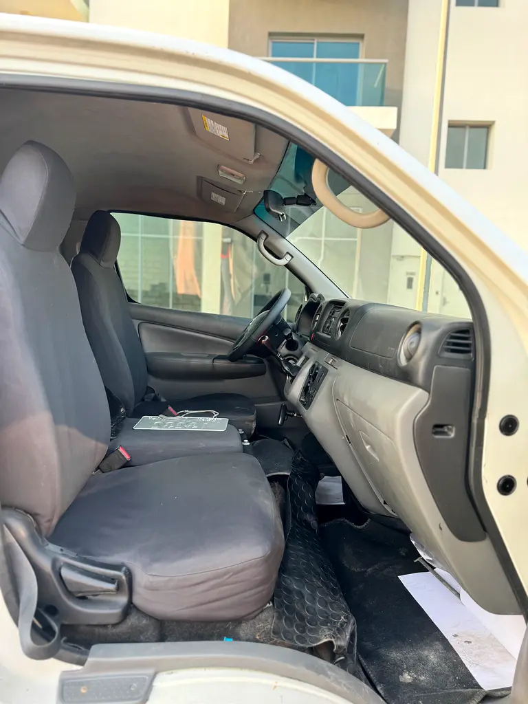 Nissan Urvan 2016 Model GCC - Image 11