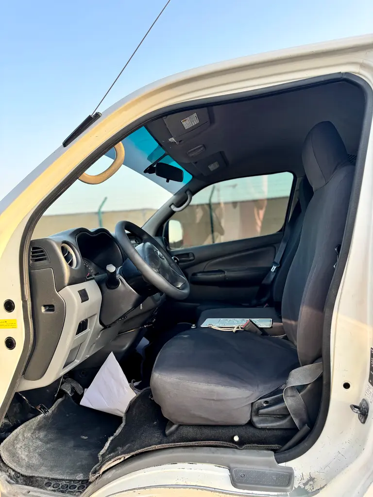 Nissan Urvan 2016 Model GCC - Image 9