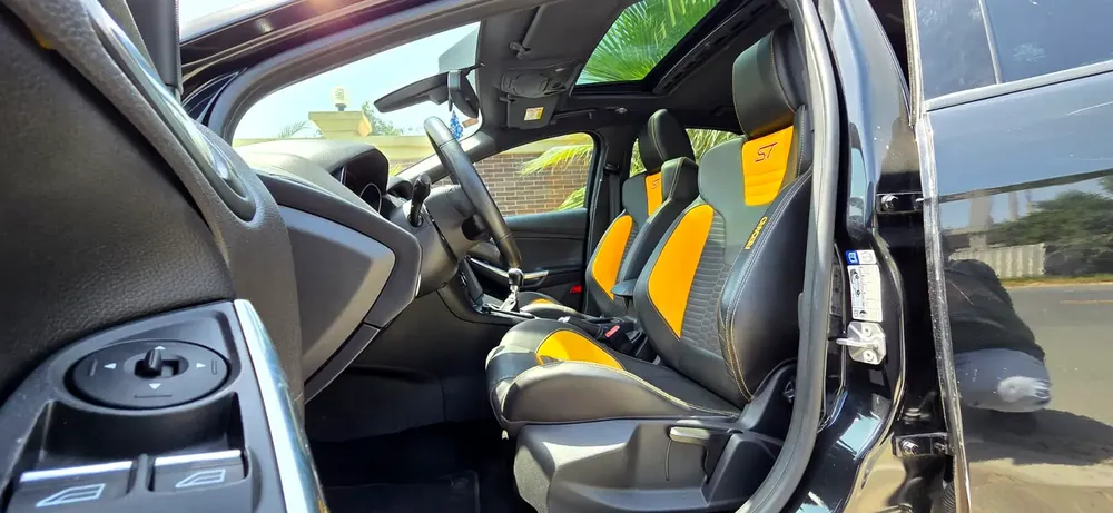 2015-Ford focus  ST -Manual Transmission-Excellent Condition - Image 10