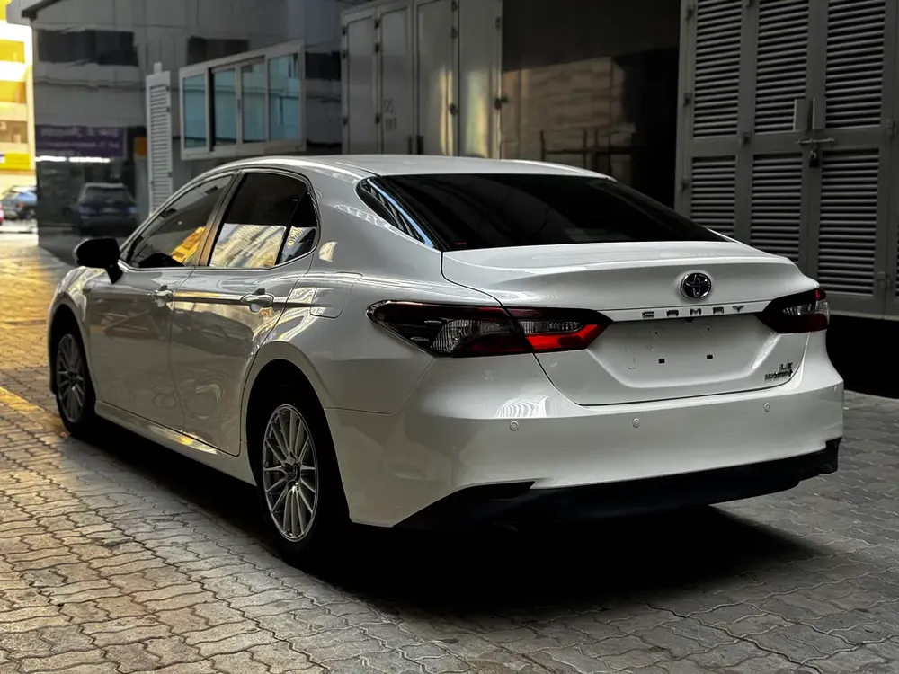 Toyota Camry hybrid  2023 GCC Specs - Image 4