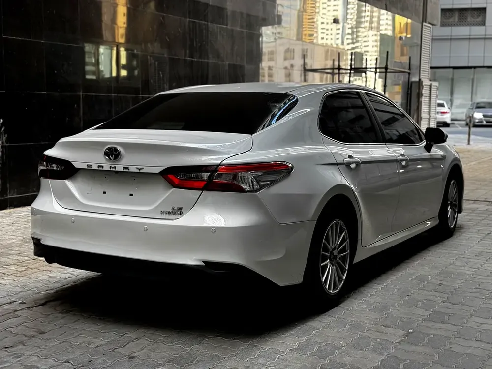 Toyota Camry hybrid  2023 GCC Specs - Image 5