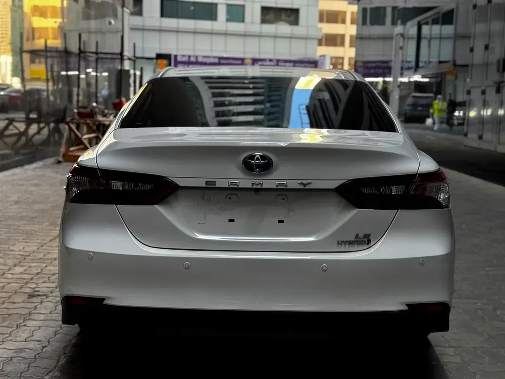 Toyota Camry hybrid  2023 GCC Specs - Image 6