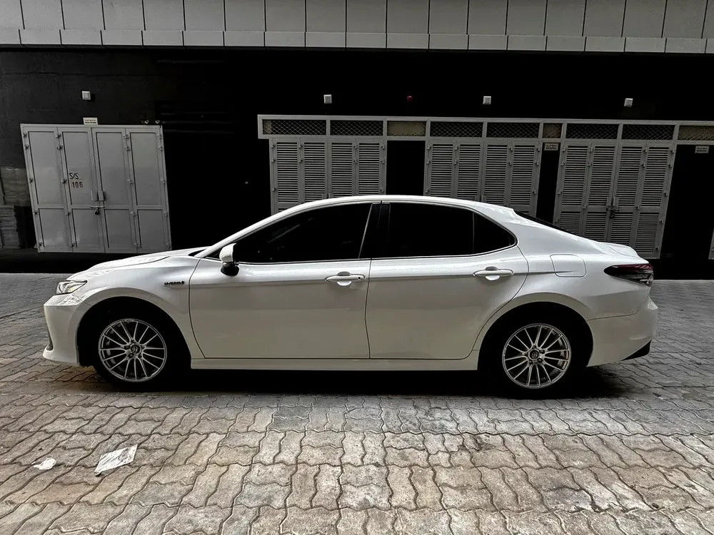 Toyota Camry hybrid  2023 GCC Specs - Image 7