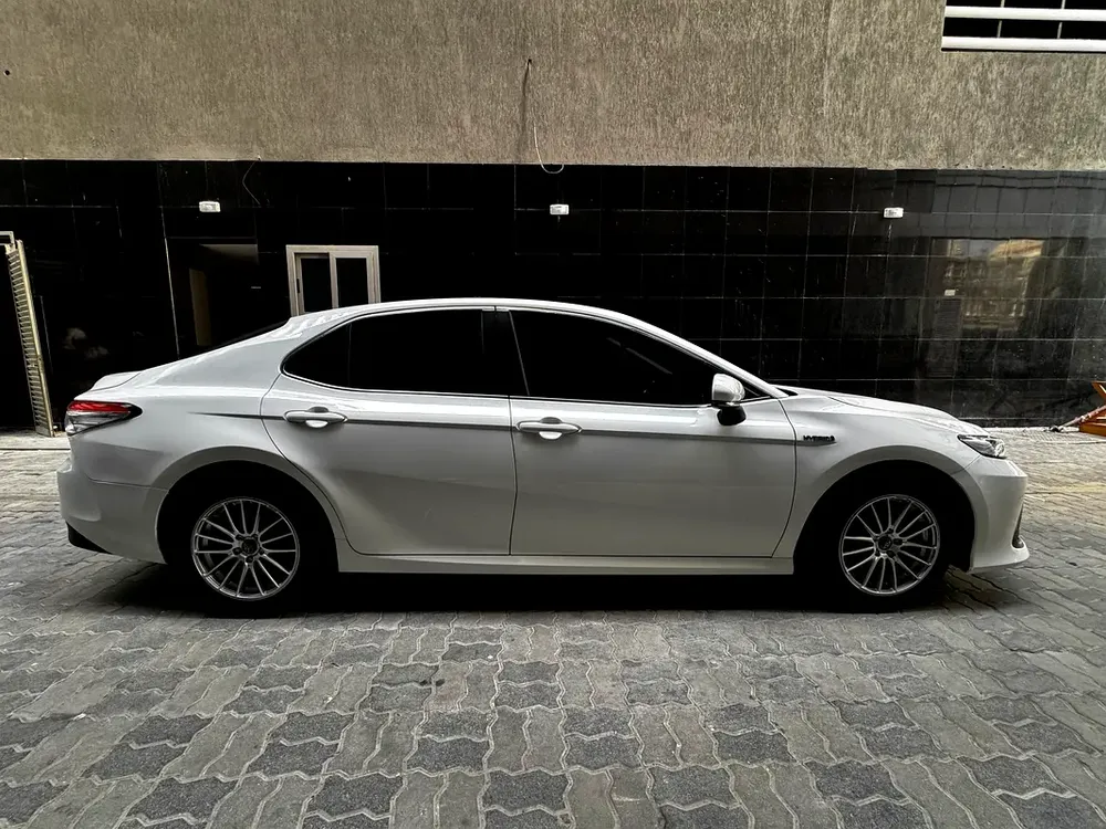 Toyota Camry hybrid  2023 GCC Specs - Image 8
