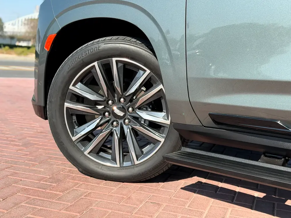 Escalade Platinum Sport Under Warranty  Service Package - Image 4