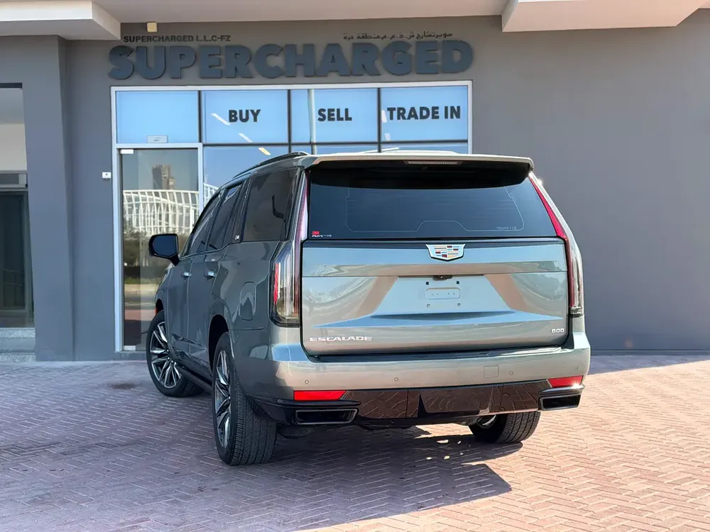 Escalade Platinum Sport Under Warranty  Service Package - Image 5