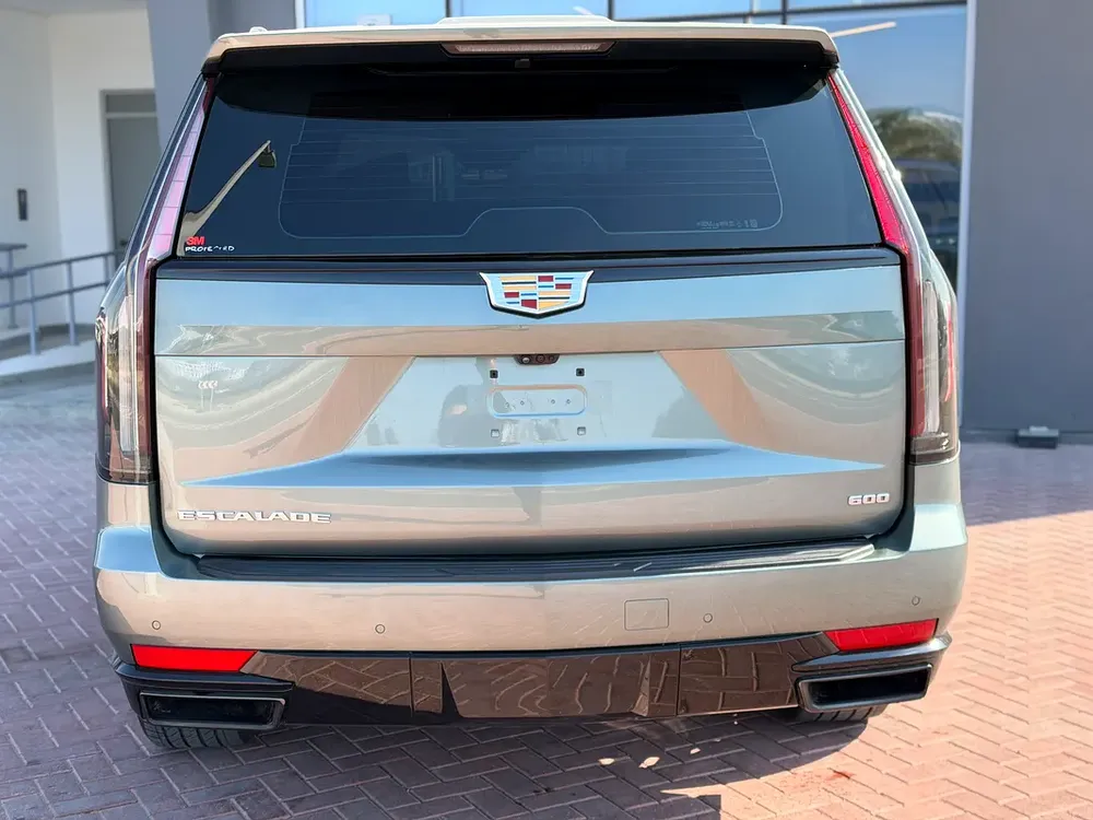 Escalade Platinum Sport Under Warranty  Service Package - Image 8
