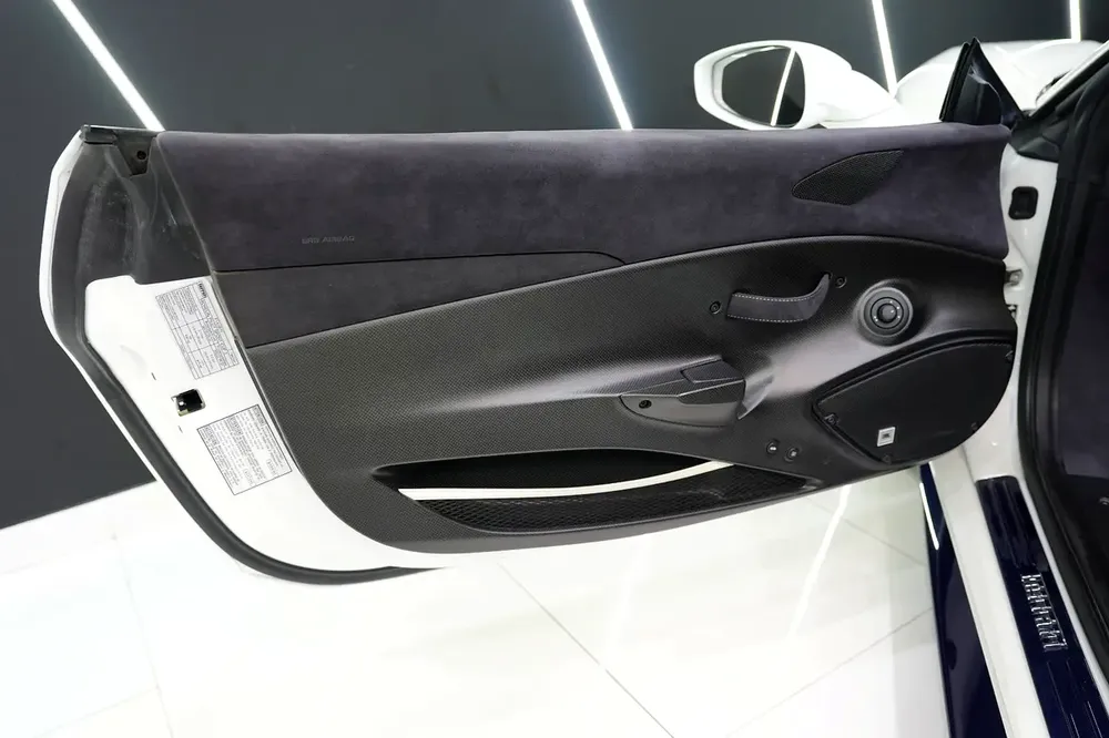 2018 488 Pista Spider, Atelier Ferrari,Apple CarPlay, Special Ext. Carbon Pack, Al Tayer Warr + Serv - Image 12