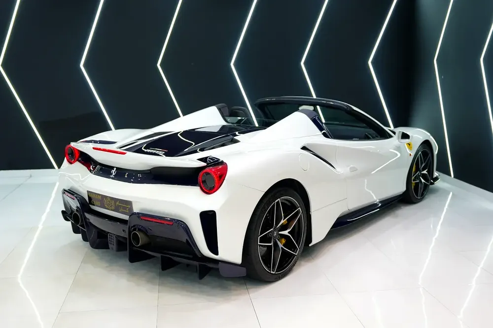 2018 488 Pista Spider, Atelier Ferrari,Apple CarPlay, Special Ext. Carbon Pack, Al Tayer Warr + Serv - Image 16