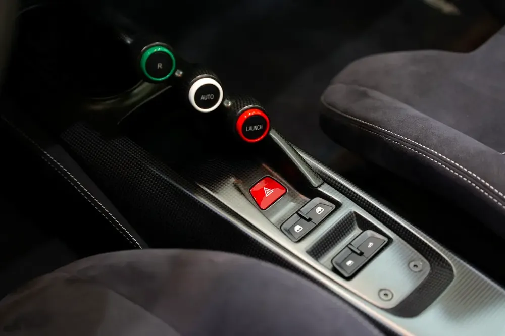 2018 488 Pista Spider, Atelier Ferrari,Apple CarPlay, Special Ext. Carbon Pack, Al Tayer Warr + Serv - Image 4