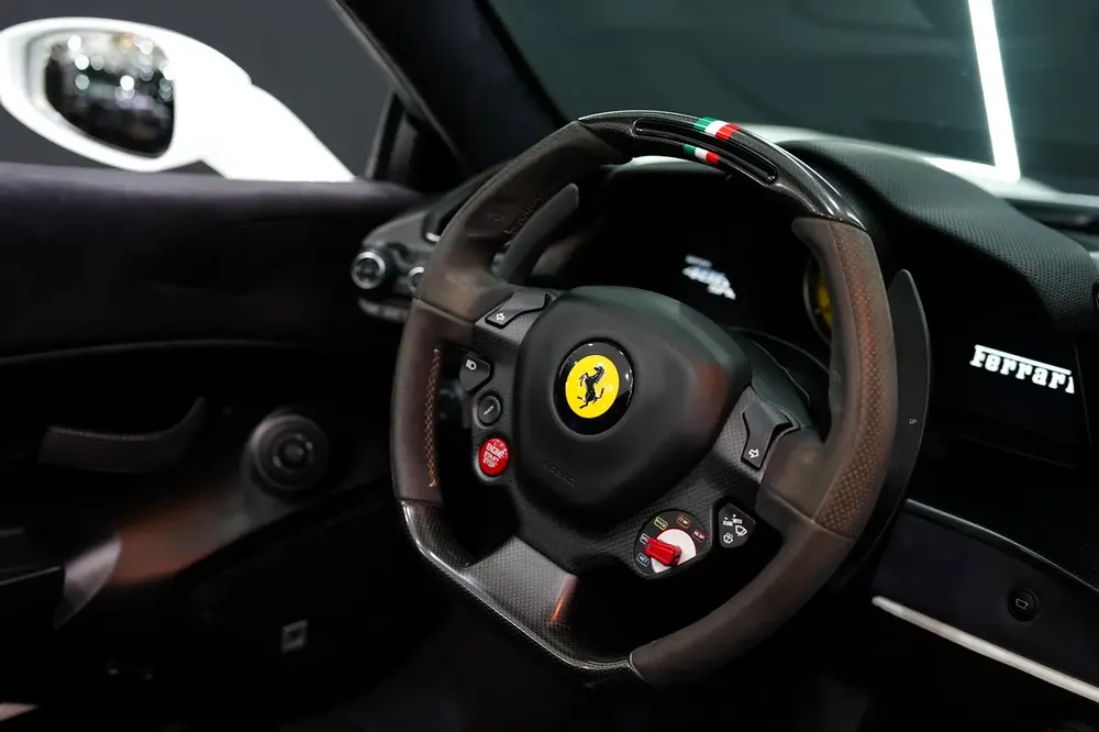 2018 488 Pista Spider, Atelier Ferrari,Apple CarPlay, Special Ext. Carbon Pack, Al Tayer Warr + Serv - Image 5
