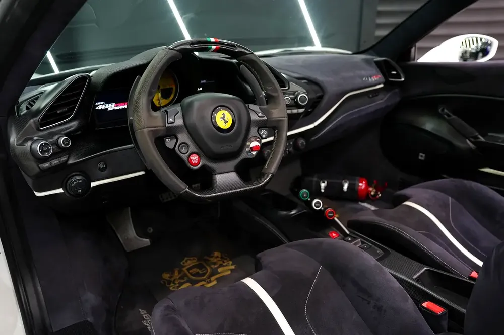 2018 488 Pista Spider, Atelier Ferrari,Apple CarPlay, Special Ext. Carbon Pack, Al Tayer Warr + Serv - Image 6