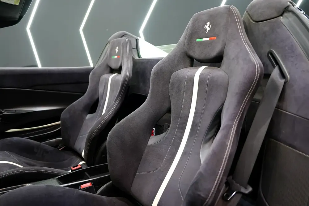 2018 488 Pista Spider, Atelier Ferrari,Apple CarPlay, Special Ext. Carbon Pack, Al Tayer Warr + Serv - Image 7