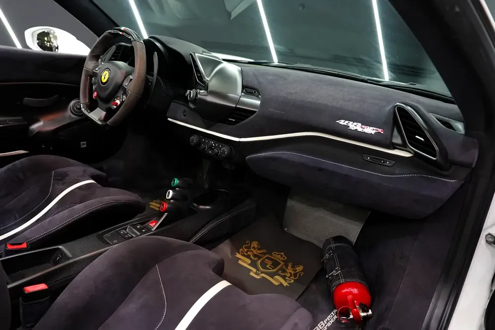 2018 488 Pista Spider, Atelier Ferrari,Apple CarPlay, Special Ext. Carbon Pack, Al Tayer Warr + Serv - Image 8