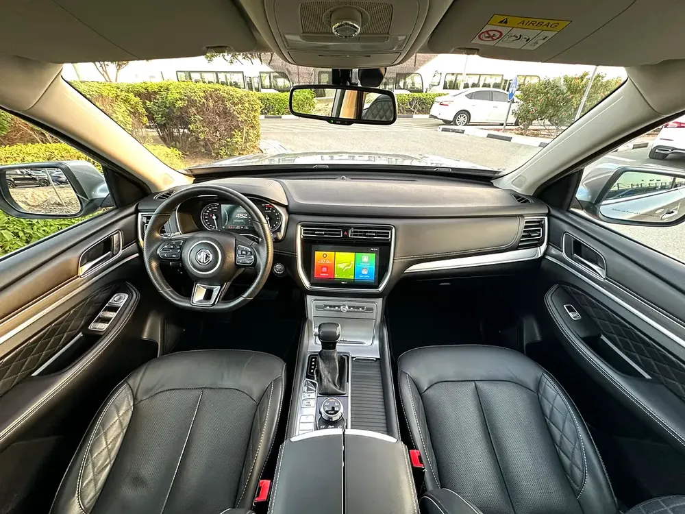 MG RX8 2022 GCC UNDER WARRANTY FULL OPTION NO ACCIDENTS NO PAINT - Image 9