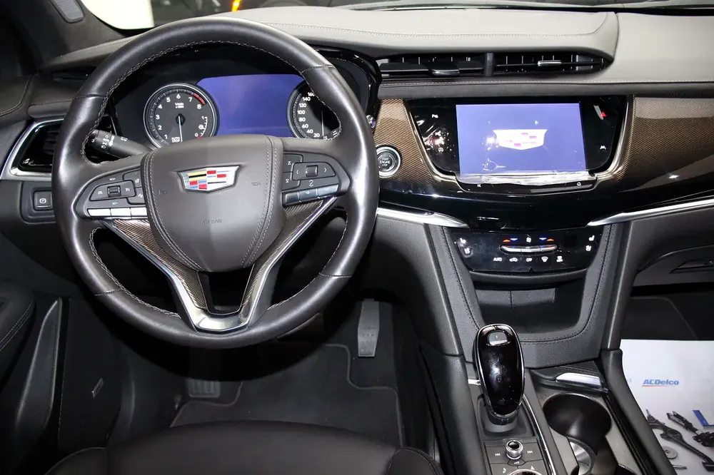 2024 Cadillac XT6 Platinum - GCC Specs -Agency Maintained - Image 7