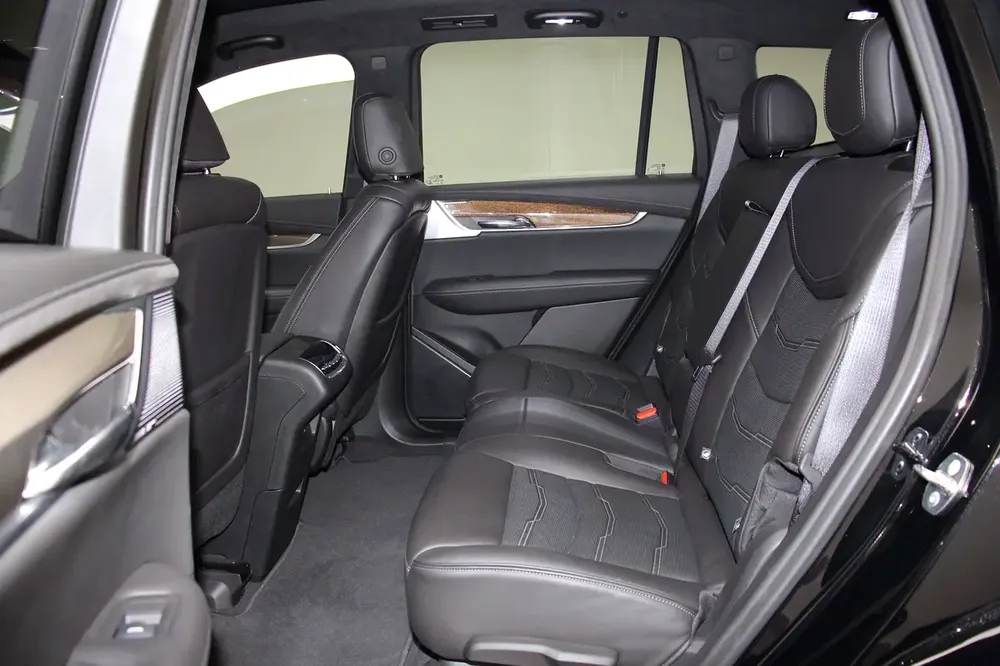 2024 Cadillac XT6 Platinum - GCC Specs -Agency Maintained - Image 9
