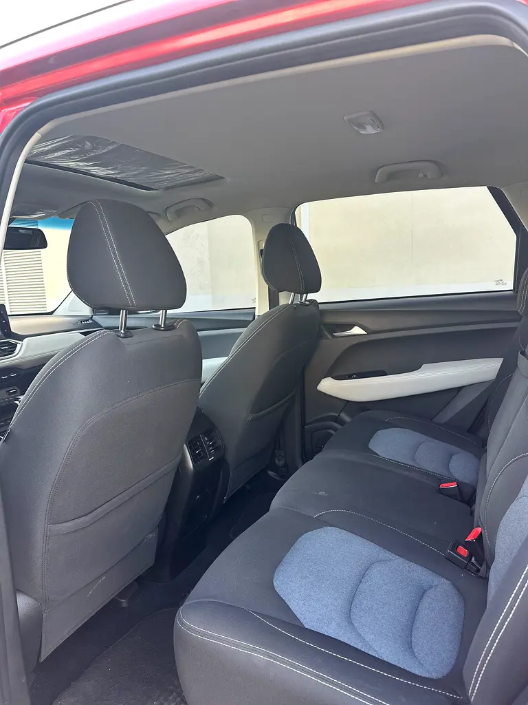 Personal use low mileage no accident no paint - Image 11