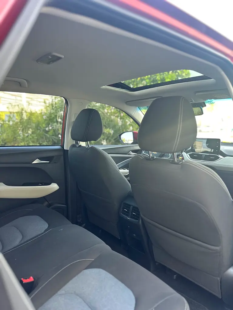 Personal use low mileage no accident no paint - Image 13
