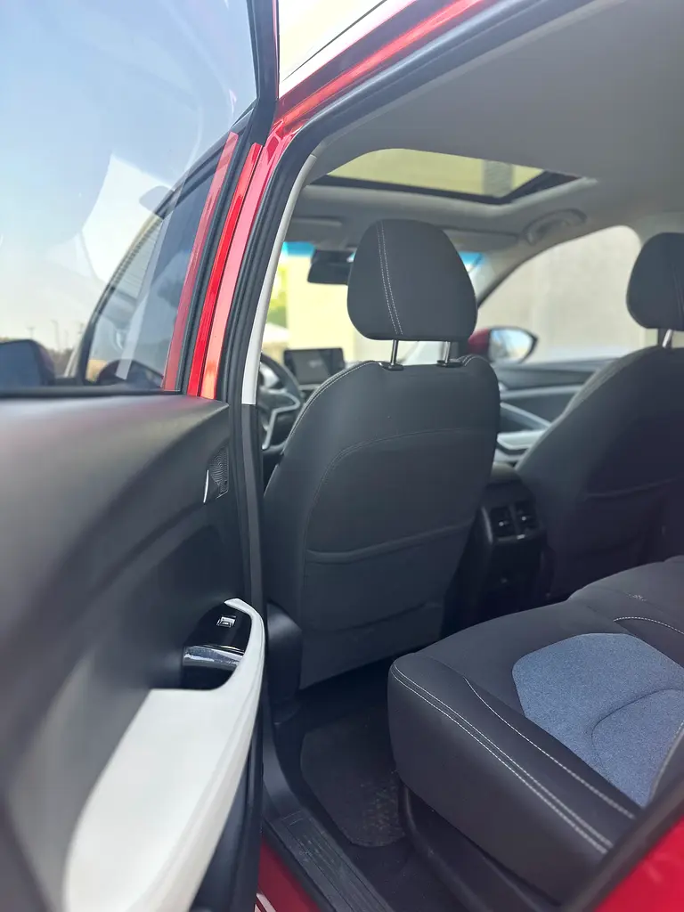 Personal use low mileage no accident no paint - Image 17