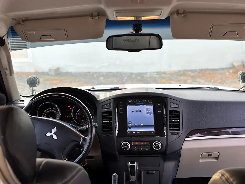 Mitsubishi Pajero 2014 for sale- Direct from Owner - Image 4