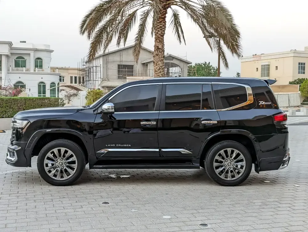 TOYOTA LAND CRUISER 2014 FACELIFTED 2025 WITH INTERIOR AND EXTERIOR V6 4.0L IN PERFECT CONDITION - Image 16