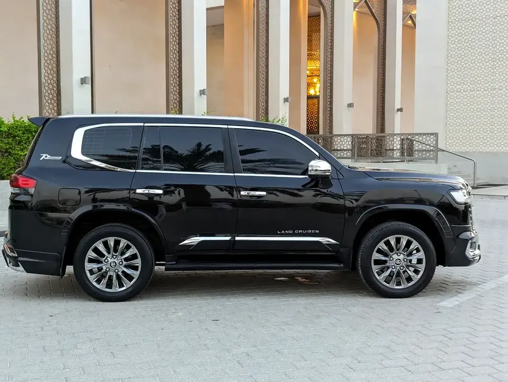 TOYOTA LAND CRUISER 2014 FACELIFTED 2025 WITH INTERIOR AND EXTERIOR V6 4.0L IN PERFECT CONDITION - Image 17