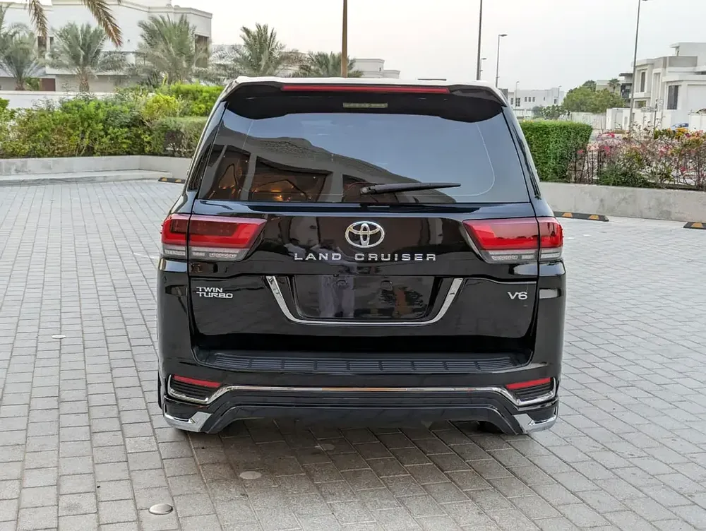 TOYOTA LAND CRUISER 2014 FACELIFTED 2025 WITH INTERIOR AND EXTERIOR V6 4.0L IN PERFECT CONDITION - Image 18