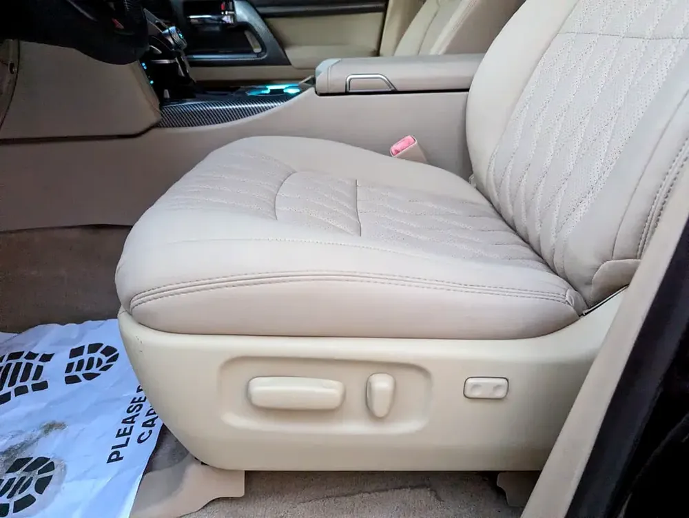 TOYOTA LAND CRUISER 2014 FACELIFTED 2025 WITH INTERIOR AND EXTERIOR V6 4.0L IN PERFECT CONDITION - Image 7