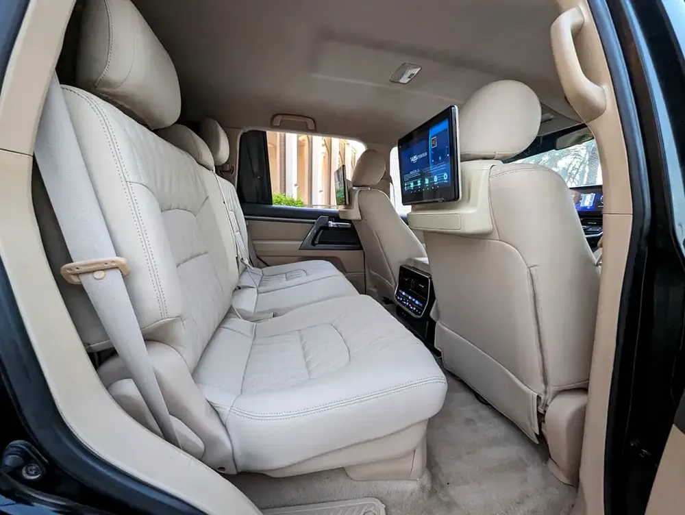 TOYOTA LAND CRUISER 2014 FACELIFTED 2025 WITH INTERIOR AND EXTERIOR V6 4.0L IN PERFECT CONDITION - Image 9
