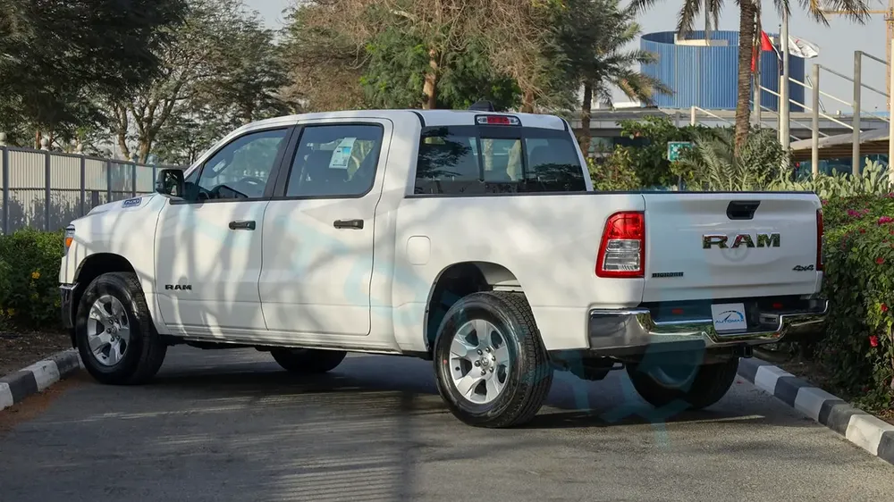 ( Eid al-Adha Offer ) 2023 Ram 1500 Bighorn eTorque 3.6L V6 GCC 0Km With 3 Years Or 100K Km Warranty - Image 5