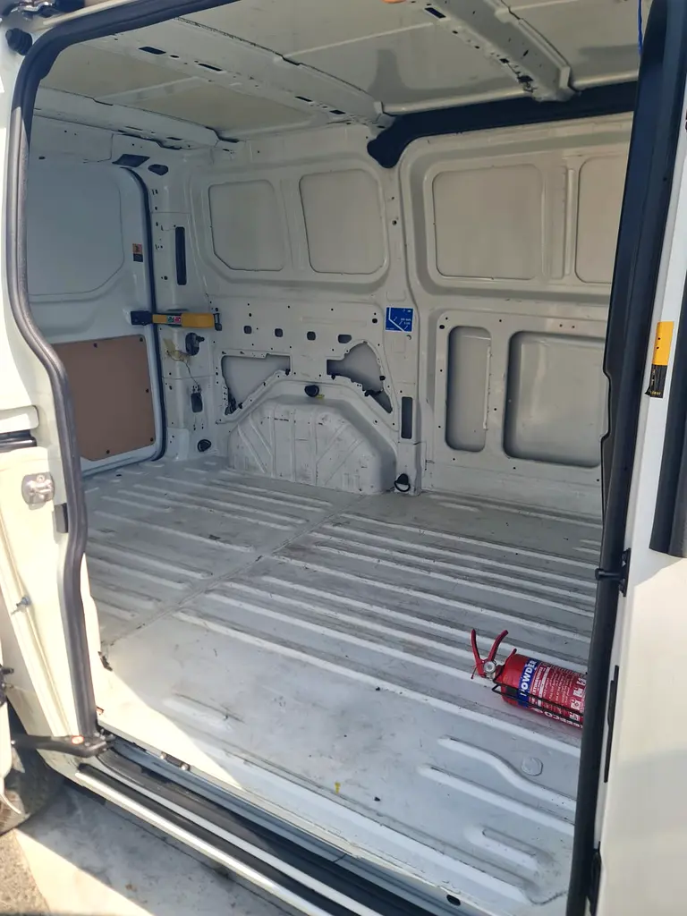 FORD TRANSIT, GCC, MINT CONDITION - Image 9