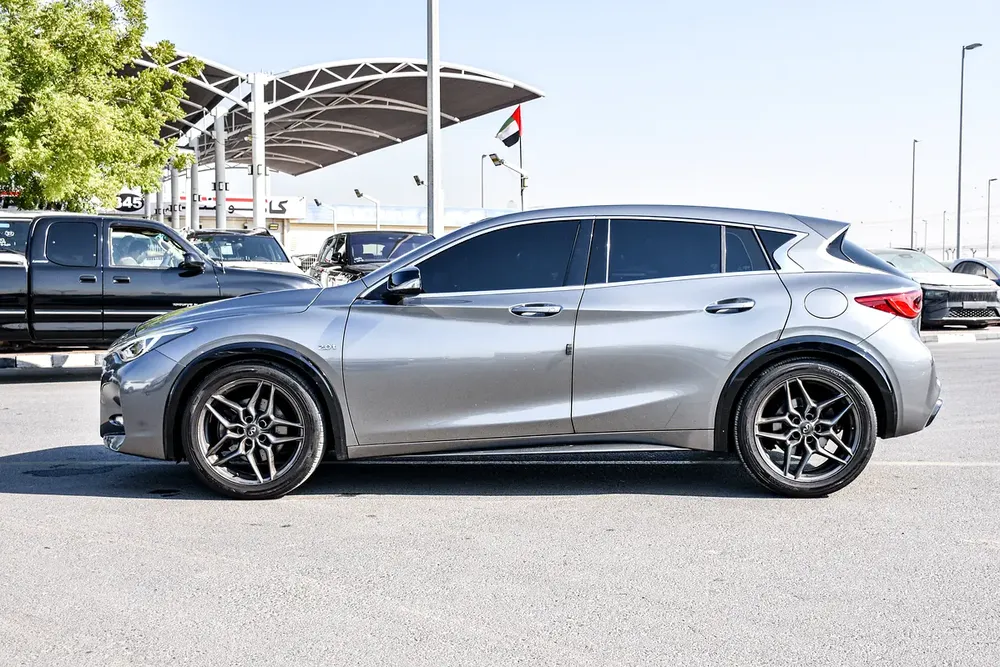 2017 INFINITI Q30 EXCLUSIVE-2.0L, FROM KOREA, ACCIDENT FREE - Image 4