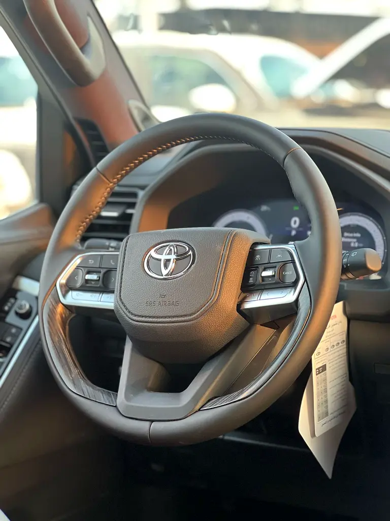 TOYOTA LAND CRUISER VX.S T-T 3.5 FULL OPTION 2025 - Image 9